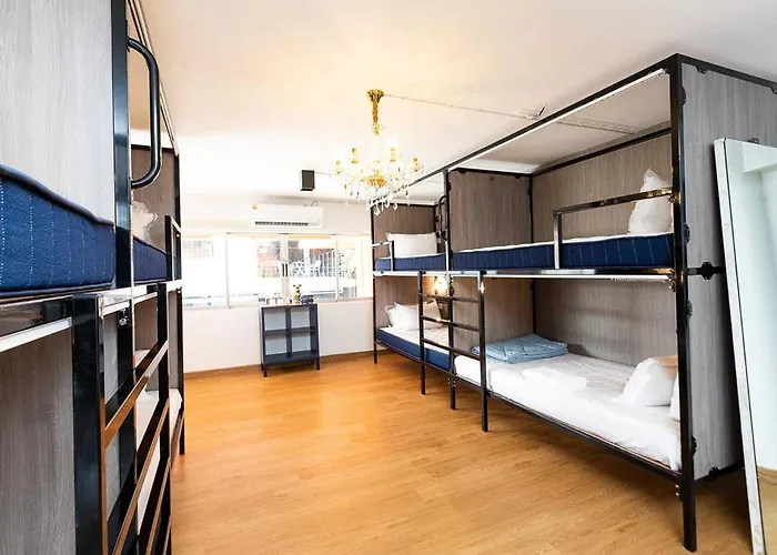 Orange Albergue *