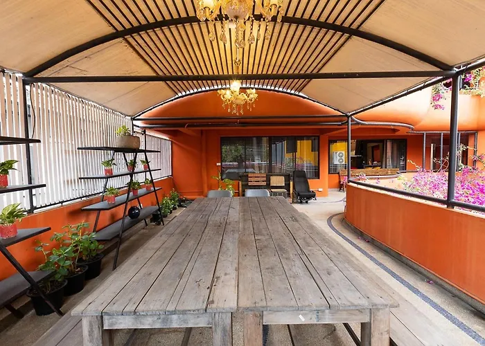 Orange Albergue