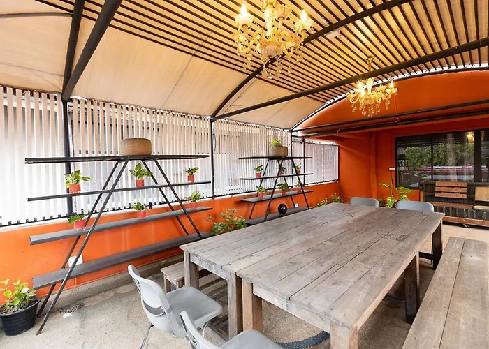 Orange Albergue